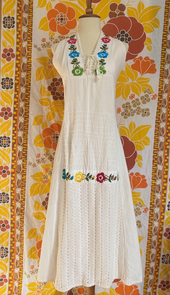 Vintage 70s Mexican Cream Heavy Cotton Floral Embr