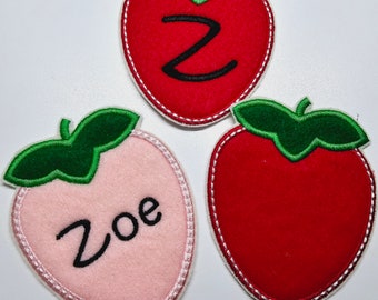 Gepersonaliseerde aardbeipatch: geborduurde naamappliqué