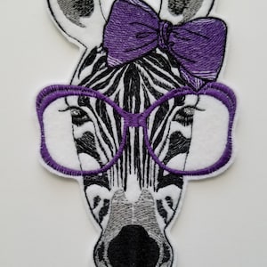 Broderad lapp med zebramönster - zebralappar - zebrabroderidesign - broderi - broderade lappar - djurpyssel - sömnad