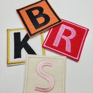 Parches de letras en bloque de 2 pulgadas bordados, parches de letras, parches de letras de fieltro, parches con nombre de escuela, parches de letras en bloque, parches para mochilas, letras