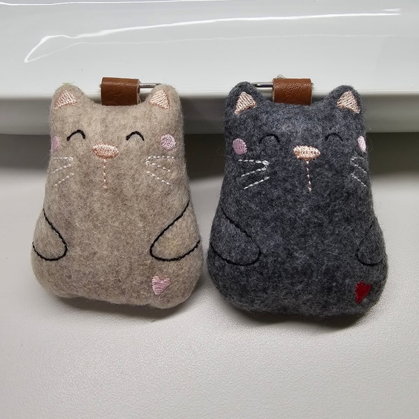 Cat plushie keychain -Cat head plushie keychain -Cat stuffie - Mini Kitty plushie keychain - Embroidered Plushie - backpack accessories