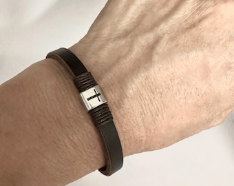 Fe sobre el miedo, pulsera de cuero con cruz, pulsera para él, joyería de cuero unisex, regalo religioso, pulsera con cruz cristiana, pulsera minimalista