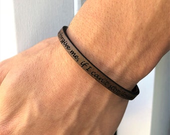Puede incluir: Pulsera de cuero marrón con la inscripción "Forgive me, if I can't stop loving you".