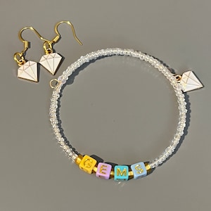 Pulsera JW Gems / Regalos JW / Regalos pioneros / Ideas de regalos JW / regalos para hermanas / pulsera de cuentas de letras / pulsera de alambre de memoria de letras