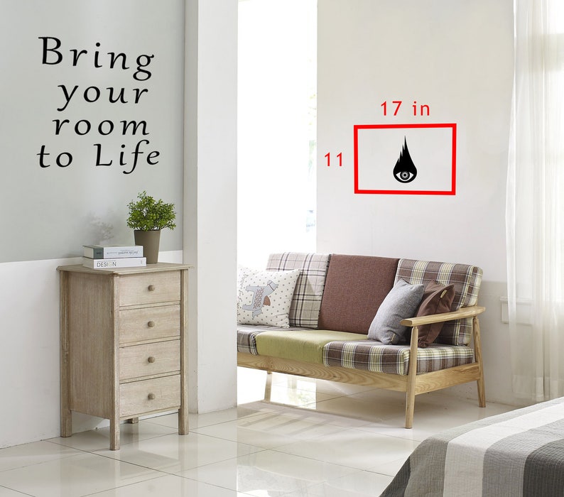 Puede incluir: Una ilustraci&oacute;n en blanco y negro de un ojo con una l&aacute;grima encima. La ilustraci&oacute;n est&aacute; enmarcada y colgada en una pared blanca. El marco mide 17 pulgadas de ancho y 11 pulgadas de alto. El texto "Bring your room to life" est&aacute; escrito en la pared.