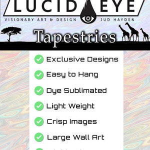 K&ouml;nnte beinhalten: Eine Grafik mit dem Text "LUCID EYE" in Schwarzwei&szlig;, mit den W&ouml;rtern "VISIONARY ART & DESIGN" und "JUD HAYDEN" darunter. Die Grafik zeigt auch ein stilisiertes Auge mit einem Schwarzwei&szlig;-Design. Der Text "Tapestries" befindet sich unter der Grafik. Unter dem Text befindet sich eine Liste mit Merkmalen, darunter "Exclusive Designs", "Easy to Hang", "Dye Sublimated", "Light Weight", "Crisp Images", "Large Wall Art" und "Vivid Colors".