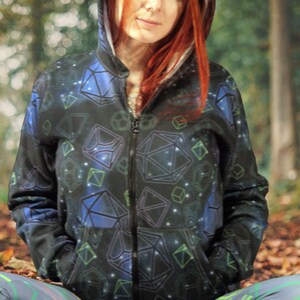 Sudadera con capucha D&D Dice AOP: diseño exclusivo de impresión integral para fanáticos de dragones y mazmorras