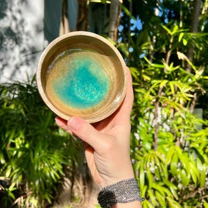Prato de madeira de manga pintado à mão: Ocean Resin Art