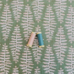 Green Fern Leaf Fabric , Curtain Fabric, Fabric by the metre, Green, Ferns. Leaves, Fernia