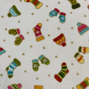 Christmas Mittens Fabric: Woolly Hats Quilting Cotton - Cream Fat Quarter