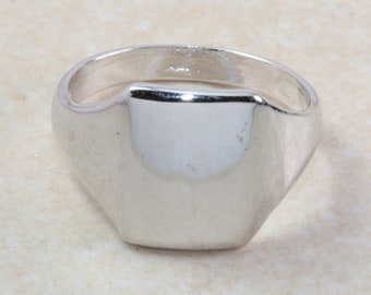 Sterling silver gents signet ring. Plain polished. Perfect gift idea for any occasion