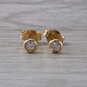 Simple everyday Diamond Solitaire Stud Earrings