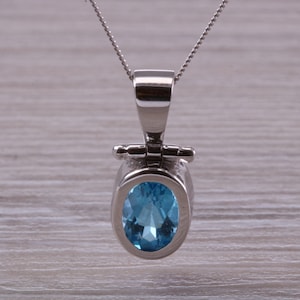 Oval cut Beautiful Swiss Blue Topaz set White Gold Necklace