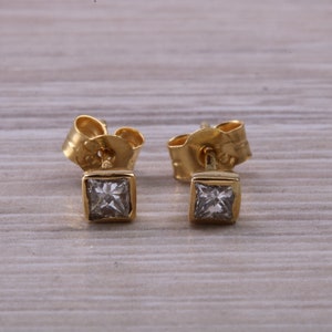 Simple Princess cut Diamond set 18ct Yellow Gold Solitaire Stud Earrings