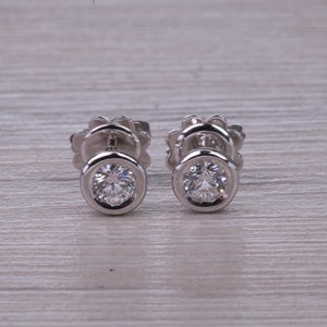 Top Grade 0.40ct Diamond Solitaire Stud Earrings set in 18ct White Gold