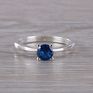 Silver solitaire set with Royal Blue sapphire cubic zirconia, simple and beautiful