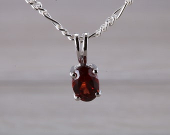 Natural Oval cut Garnet set Silver Necklace