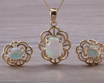 Opaaloorbellen met bijpassende ketting in geelgoud