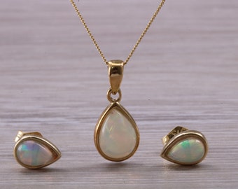 Opaaloorbellen met bijpassende ketting in geelgoud