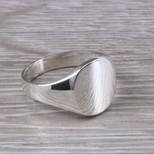 Beautiful Oval High Polished Signet Ring