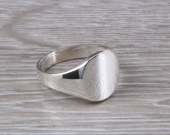 Beautiful Oval High Polished Signet Ring