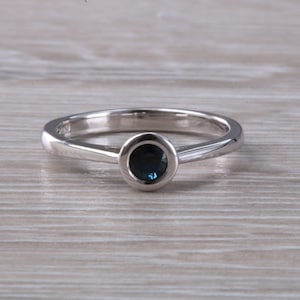 Beautiful Royal Blue Sapphire Rub Over set in 18ct White Gold Solitaire