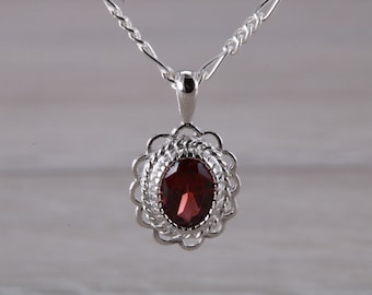 Natural Oval cut Garnet set Silver Necklace