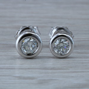 Top Grade Diamond Solitaire Earrings set in 18ct White Gold