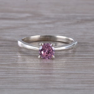 Silver solitaire set with Pink sapphire cubic zirconia, simple and beautiful