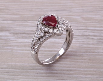 Sehr Kleidig Ein Karat Rubin und Diamant Ring