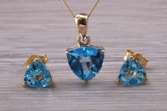 Orecchini con perno solitario di 17,5 CTW Everyday Blue Topaz in argento sterling per lei in vendita su Italia
