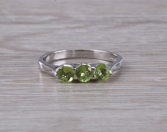 Round cut Peridot set 18ct White Gold Trilogy Ring