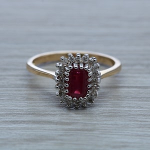 Stunning 1.25 carat Ruby and Diamond Cluster Ring,