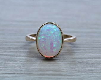 Very Fiery and Sparkly Opal set Yellow Gold Ring