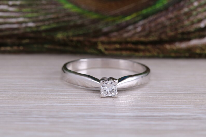 Simple and latest Dainty Diamond supreme set Gold Solitaire White