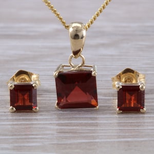 Square cut Garnet Earrings and Matching Necklace set in Yellow Gold