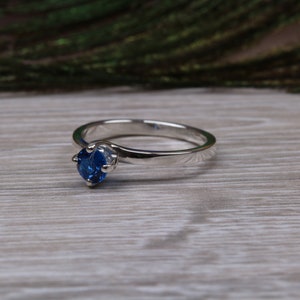 Silver solitaire ring with four claw twist setting of beautiful round royal blue sapphire C Z image 8