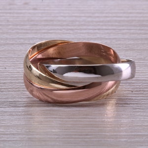 Three Interlocking Wedding Bands, Each Measuring 2.50 mm Wide, Three Colour Gold, British Hallmarked