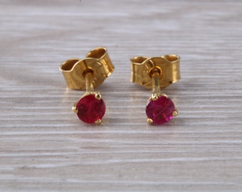 Natuurlijke Birmese Ruby set 18ct geelgouden oorbellen