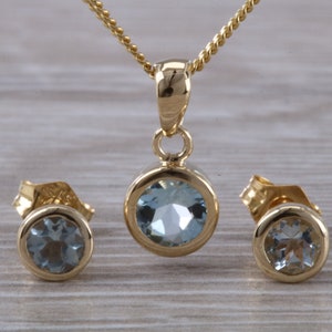 Round cut Aquamarine Matching Earrings and Necklace set in Yellow Gold