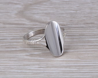 Oval Signet Ring in Sterling Silver