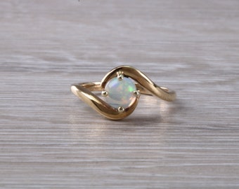 Opal set Yellow Gold Twist Shank Ring