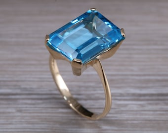 Stunning Large 14ct Swiss Blue Topaz set Yellow Gold Ring