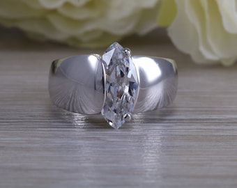 Sterling silver Marquise set dress ring, very unique design