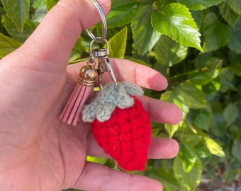 Handmade Strawberry Crochet Keychain – Cute Amigurumi Strawberry – Adorable Bag Charm – Unique Keyring Accessory Gift for Strawberry Lovers