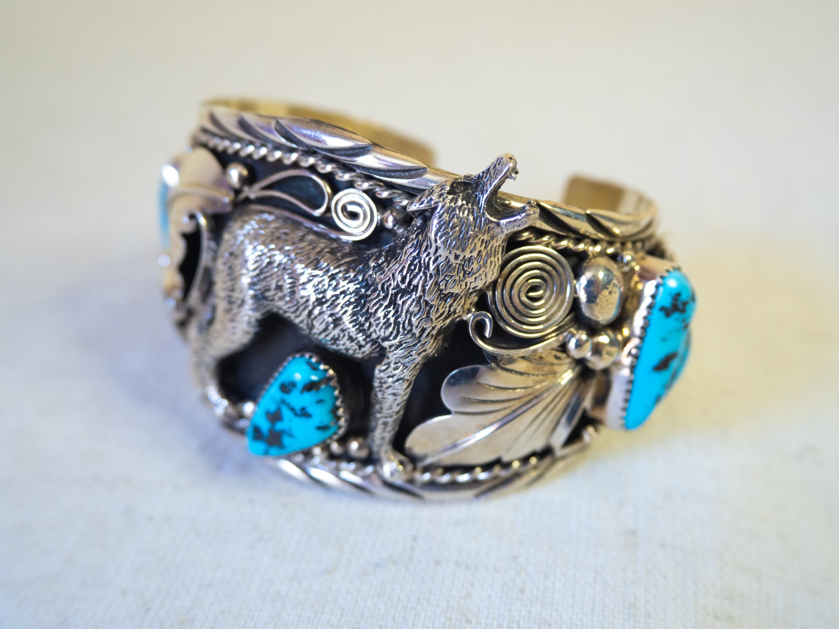 Native American Tommy Yazzie Howling Coyote Turquoise Sterling Silver Bracelet Native American Tommy Yazzie Howling Coyote Turquoise Sterling Silver Bracelet