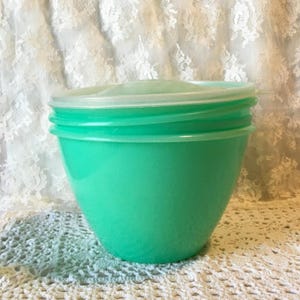 Vintage Tupperware Original Jadeite Bowls Lettuce Keeper 679 Set of 2, 1 Lid, Vintage Jadeite Green Tupperware Bowls, Vintage Kitchen Bowls