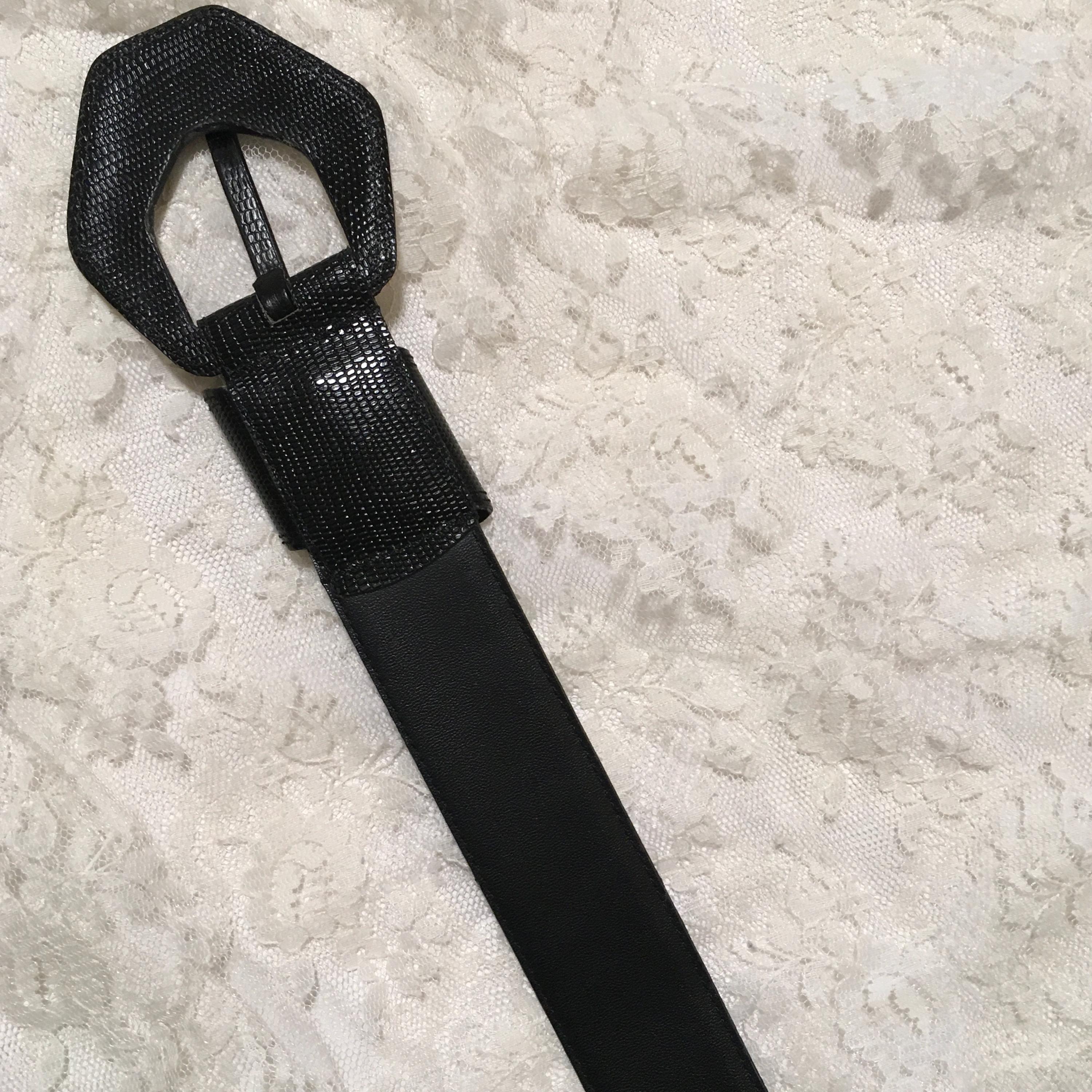 Vintage Liz Claiborne Black Snakeskin Print Embossed Genuine Leather Belt Korea Liz Claiborne Snakeskin Belts for Women for sale | eBay main image 3