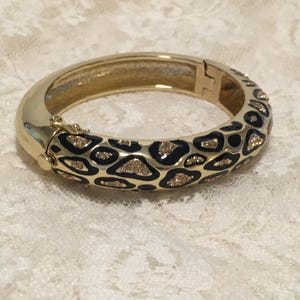 Vintage Leopard Print Enamel and Rhinestone Shiny Gold Hinged Link Clip Bangle Bracelet