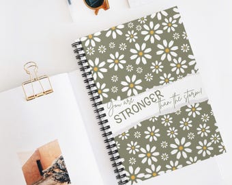 Inspirerend notitieboek met spiraal - You Are Stronger Than the Storm | Motiverend dagboek | Bloemdessin | Perfect cadeau voor tieners, [...]